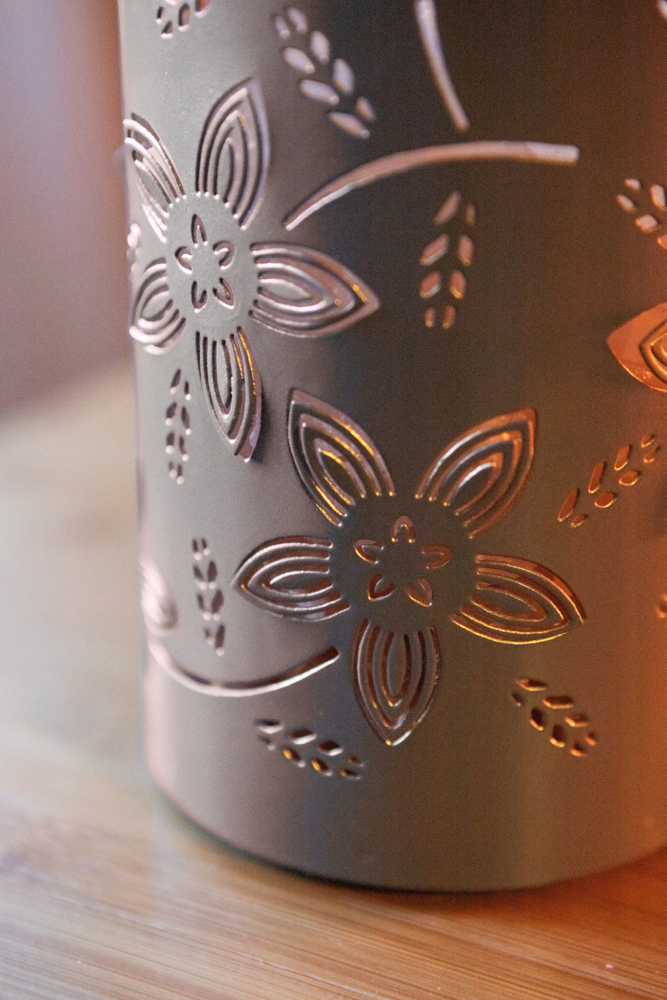 Handcrafted Petal Glow Himalayan Salt Therapy Lamp (2 Massage Balls)