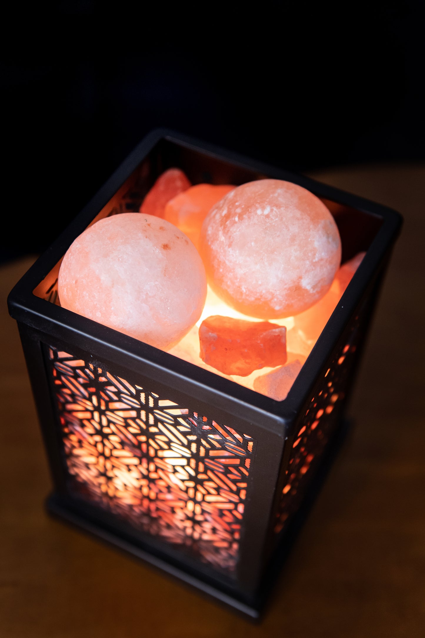 Iron Lattice Himalayan Salt Lamp (With 2 Massage Balls)