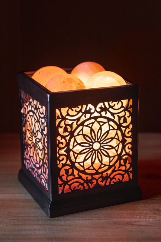 Blooming Silhouette - Himalayan Salt Therapy Lamp (with 4 massage balls)