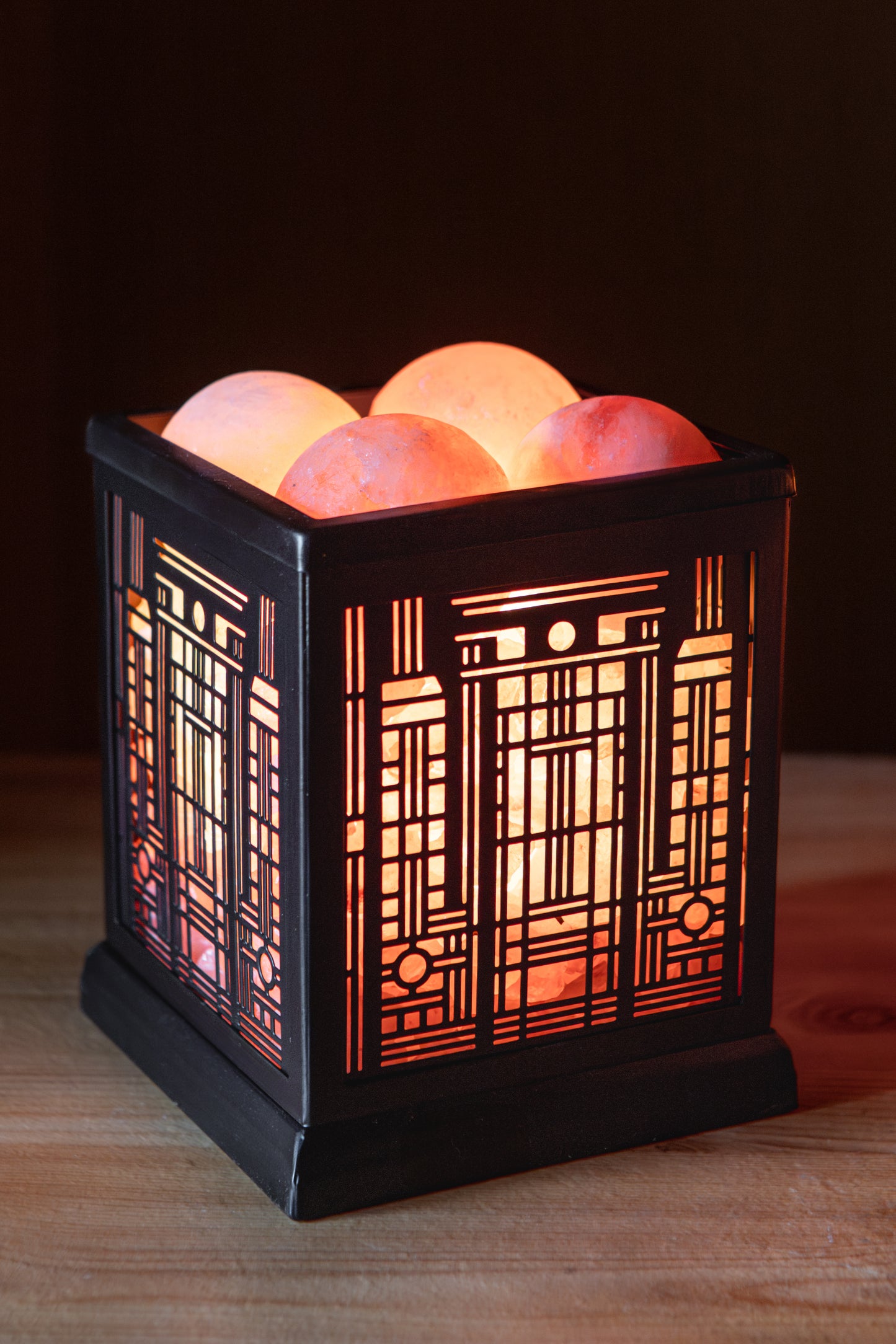 Deco Modern - Himalayan Salt Therapy Lamp (with 4 massage balls)